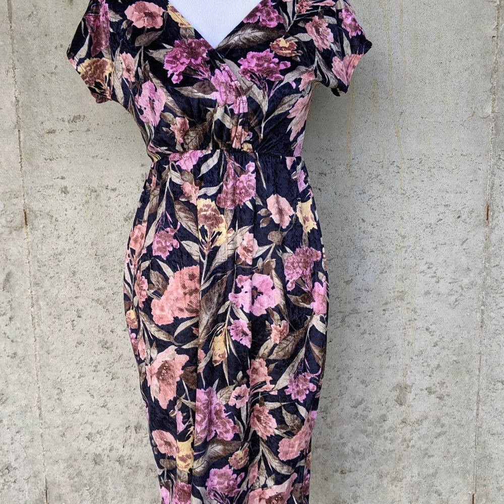 NWT PinkBlush Velvet Fitted Maternity Dress Sz 6